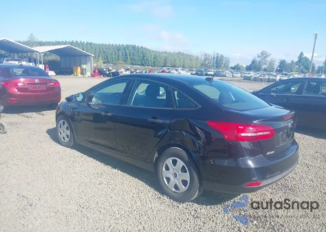 2018 Ford Focus S из США, поврежденный, VIN 1FADP3E20JL279139